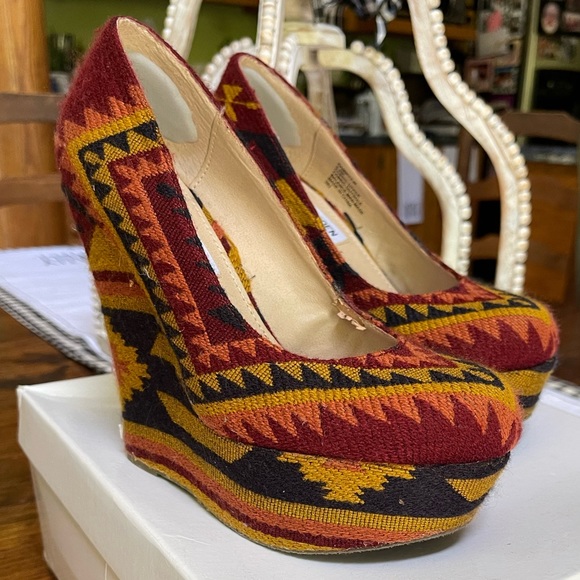 Steve Madden shoes | Aztec Pammyy Wedges | Red & Blue - Picture 1 of 5